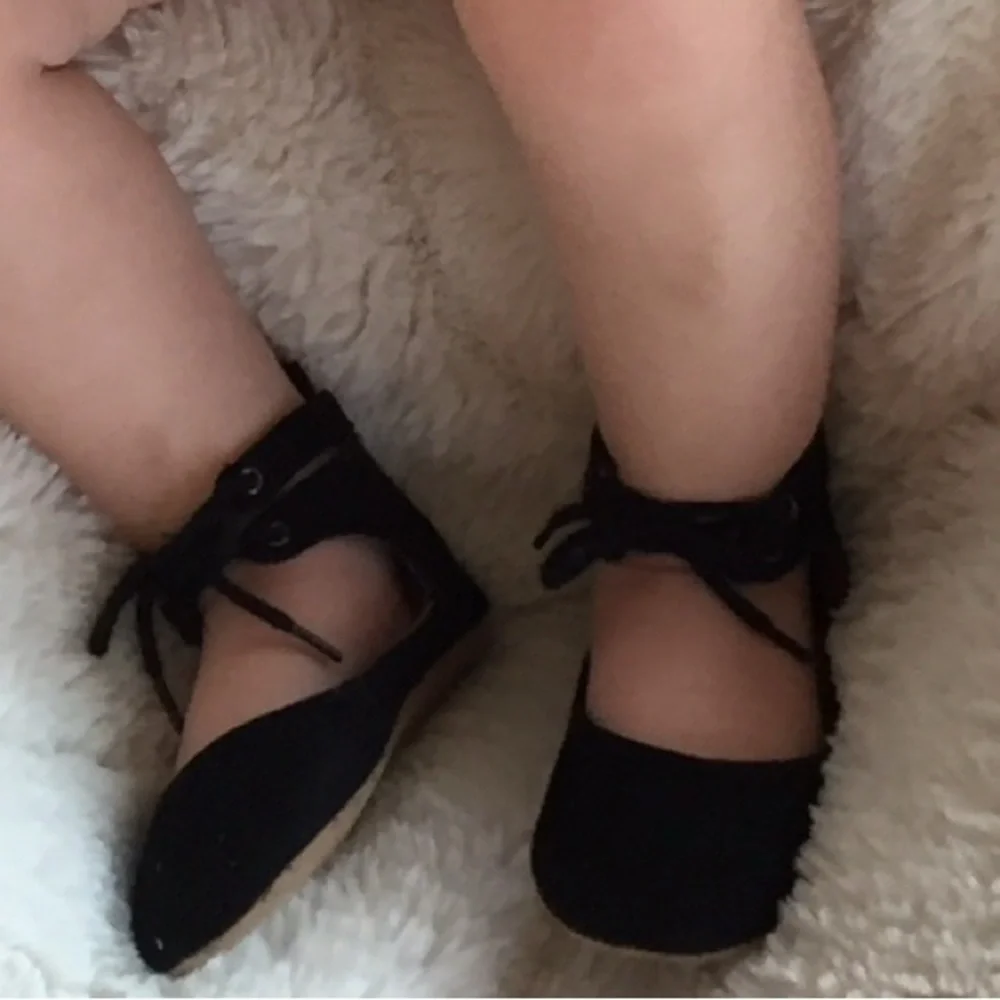 Old Navy Black Suede Lace-Up Shoes Size 18-24 Months Baby Toddler Soft Dressy